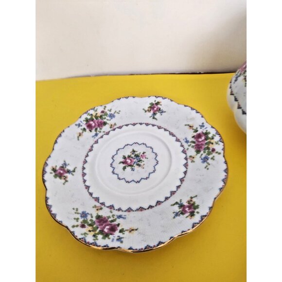 Royal Albert Petit Point Large Gravy Boat with Underplate 1970's - Picture 7 of 13